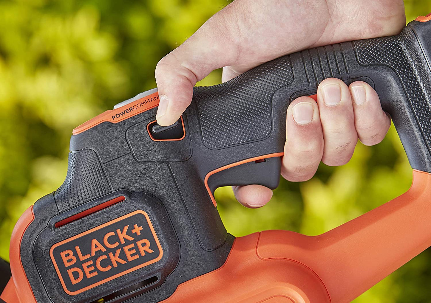BLACK+DECKER BCHTS3625L1 Akku-Heckenschere POWERCOMMAND™ 36V - 2,5Ah Li-ion mit SAWBLADE™ Doppel Klinge 55cm