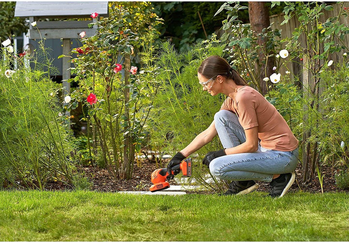 BLACK+DECKER BCSS18D1 Akku Strauchschere Grasschere Heckenschere 18V 2Ah mit Akku