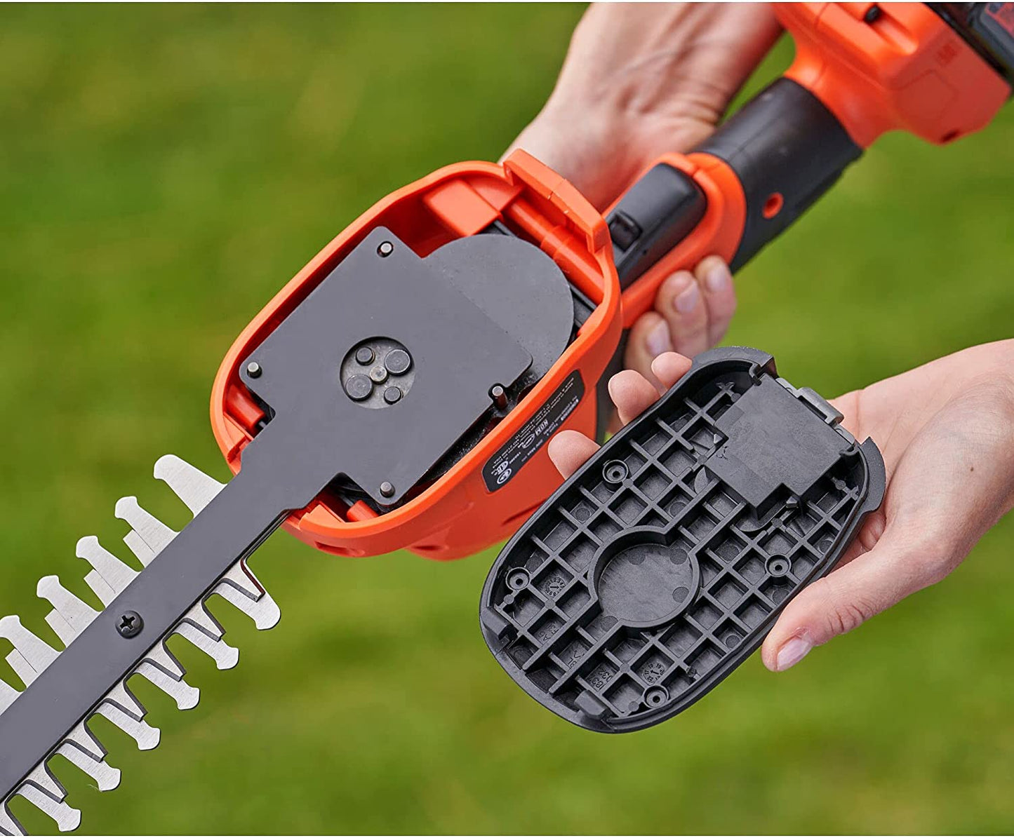 BLACK+DECKER BCSS18D1 Akku Strauchschere Grasschere Heckenschere 18V 2Ah mit Akku