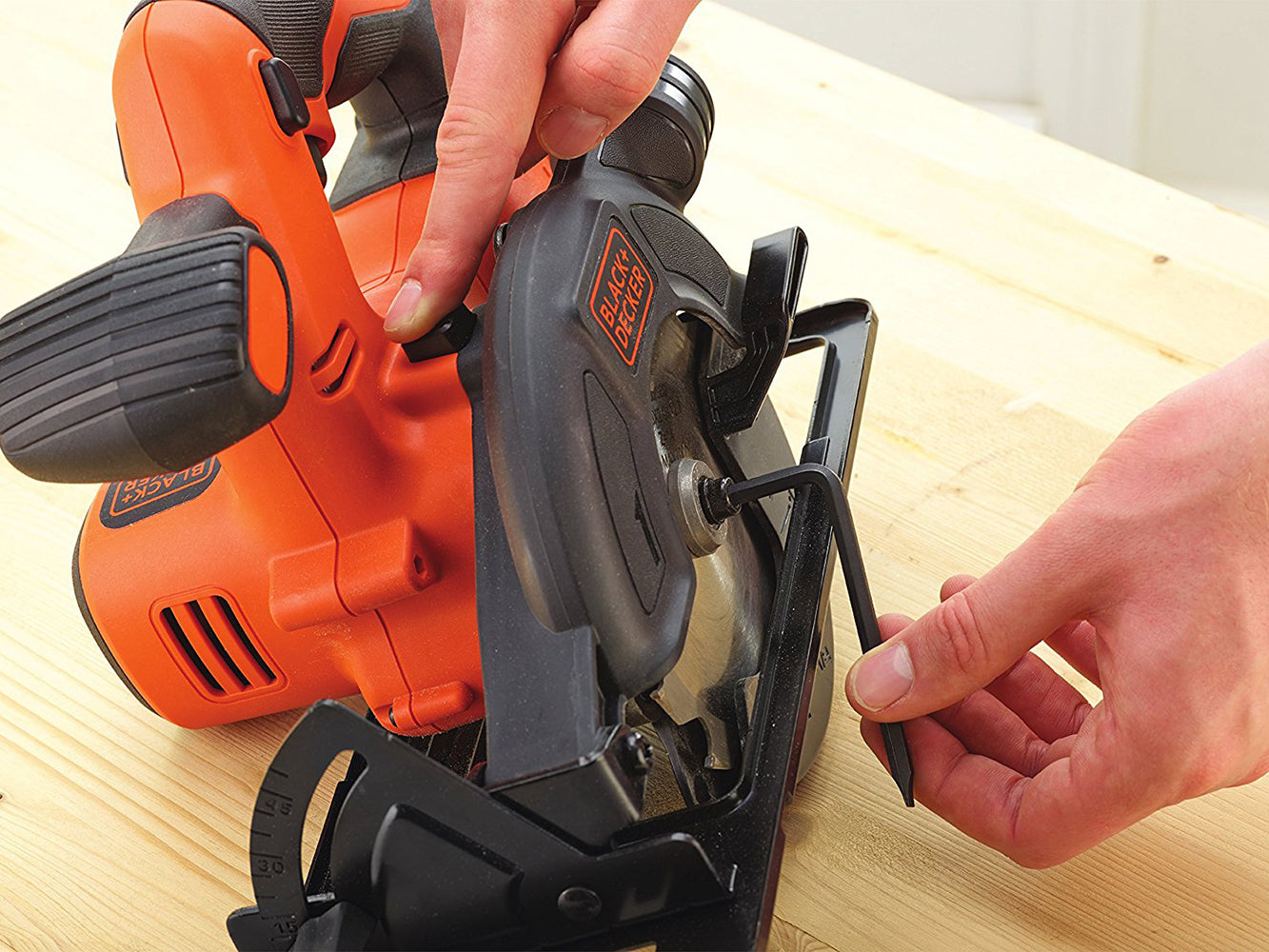 BLACK+DECKER BDCCS18 Akku Kreissäge Handkreissäge 18V Ø140mm + Akku Ladegerät