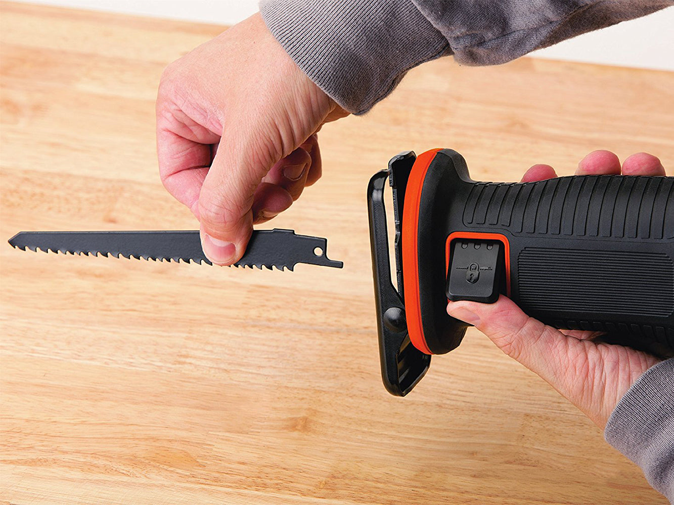 BLACK+DECKER BDCR18 Akku Säbelsäge Fuchsschwanz 18V mit Akku/Ladegerät