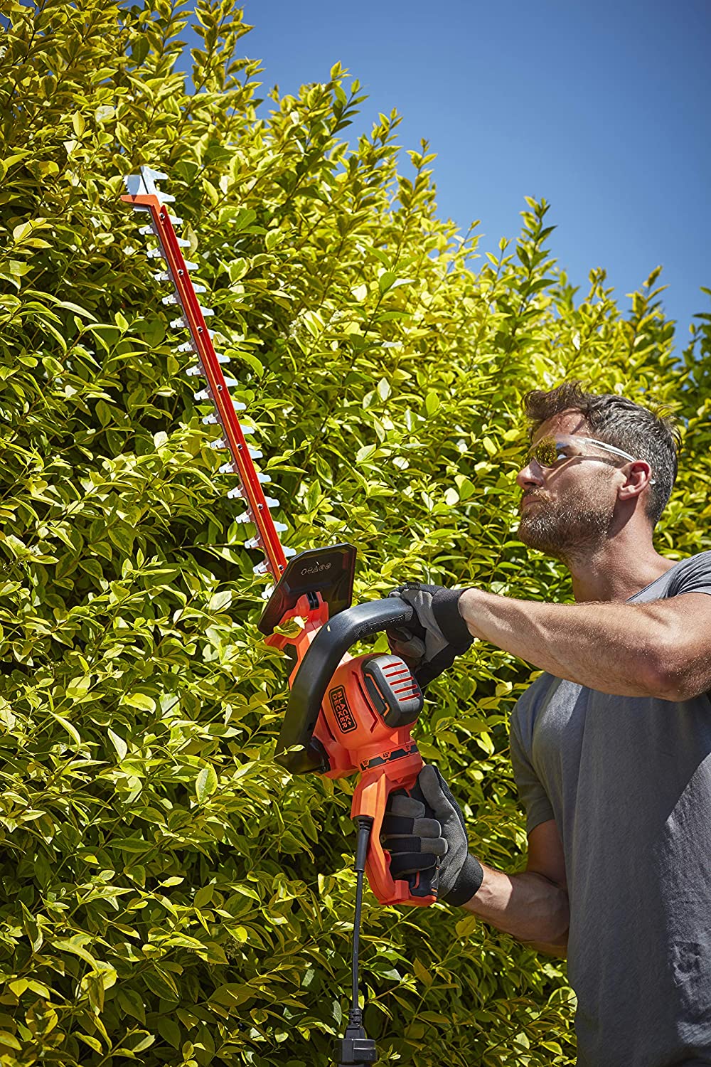 BLACK+DECKER BEHTS551 Elektro Heckenschere 650W 60cm bis 25 mm mit Schutzhülle