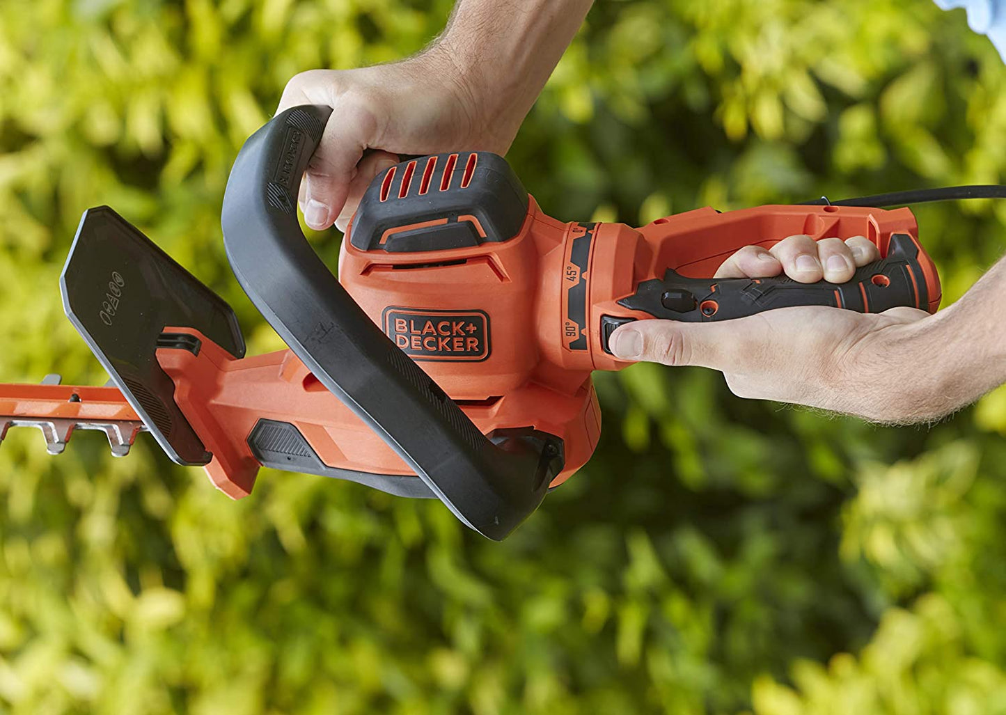 BLACK+DECKER BEHTS551 Elektro Heckenschere 650W 60cm bis 25 mm mit Schutzhülle
