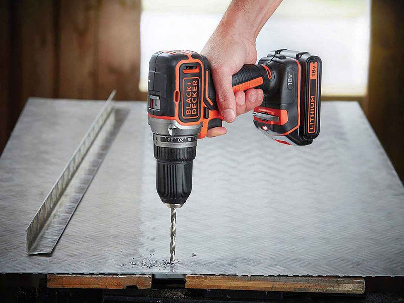 BLACK+DECKER BL186K1B2 Akku Bohrschrauber 18V bürstenlos 2x Akkus 2Ah Koffer