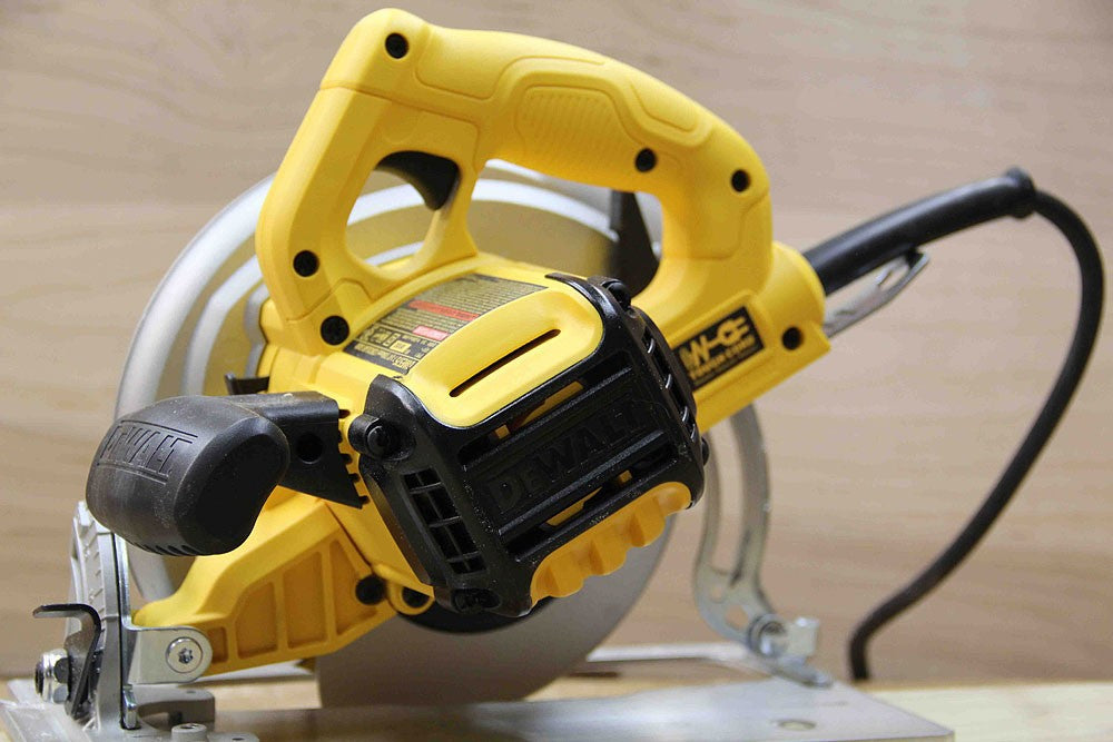 DeWALT DWE575K Elektrische Handkreissäge 1.600 W - Ø 190 mm - Mit Koffer