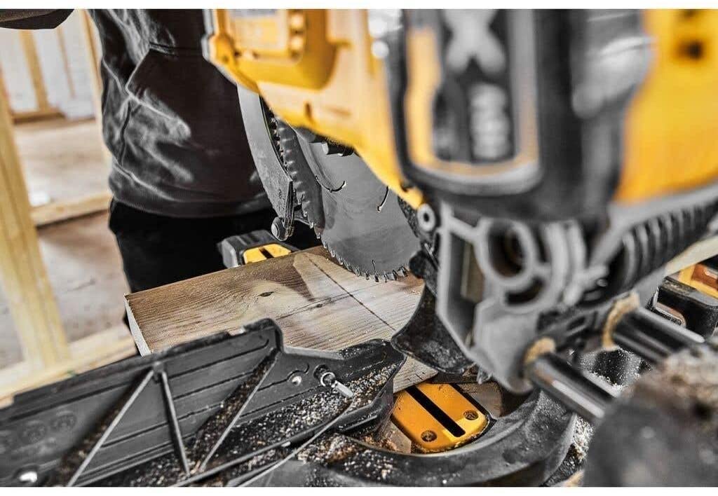 DeWalt DCS781X2 Akku Paneelsäge Kappsäge Gehrungssäge 54V 9Ah XR FLEXVOLT 305 mm bürstenlos