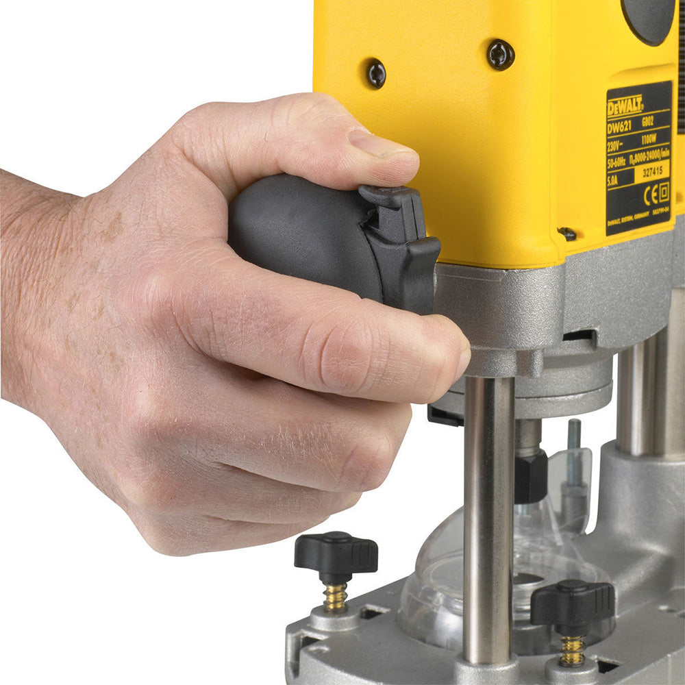 DeWALT DW621K Elektronik Oberfräse 1100W mit Koffer & Parallelanschlag