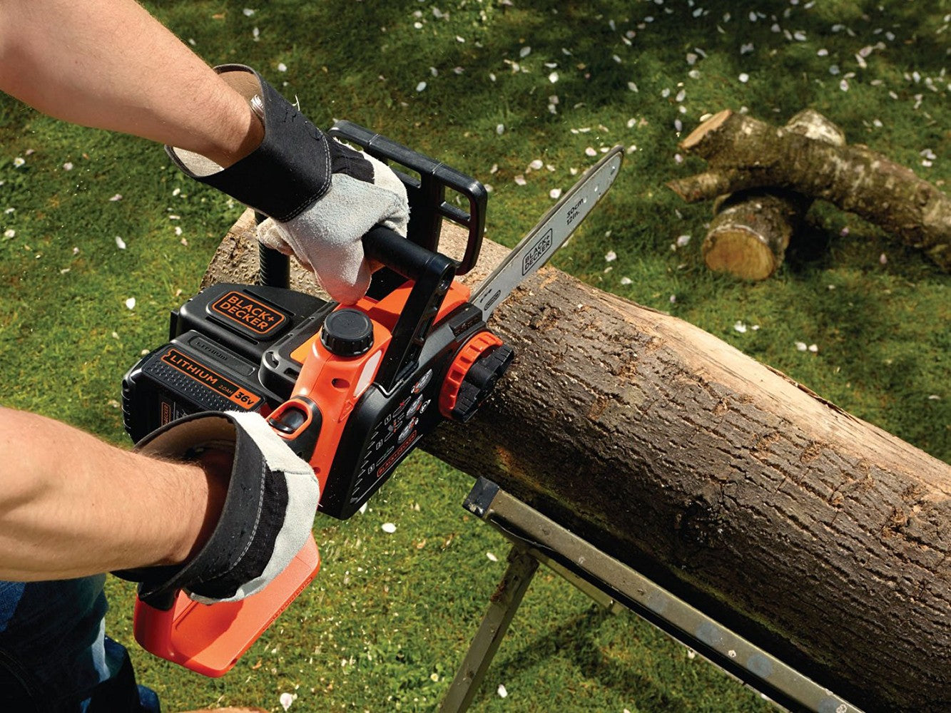 BLACK+DECKER GKC3630L25 Akku Kettensäge kabellos 36V 2,5Ah 30cm