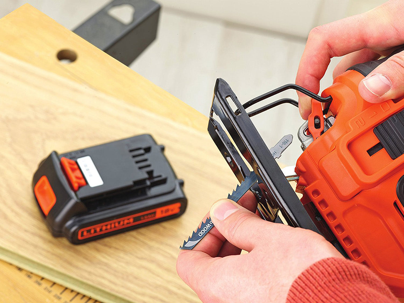 BLACK+DECKER BDCJS18 Pendelhub Stichsäge kabellos 18V, mit 1x Akku, Ladegerät