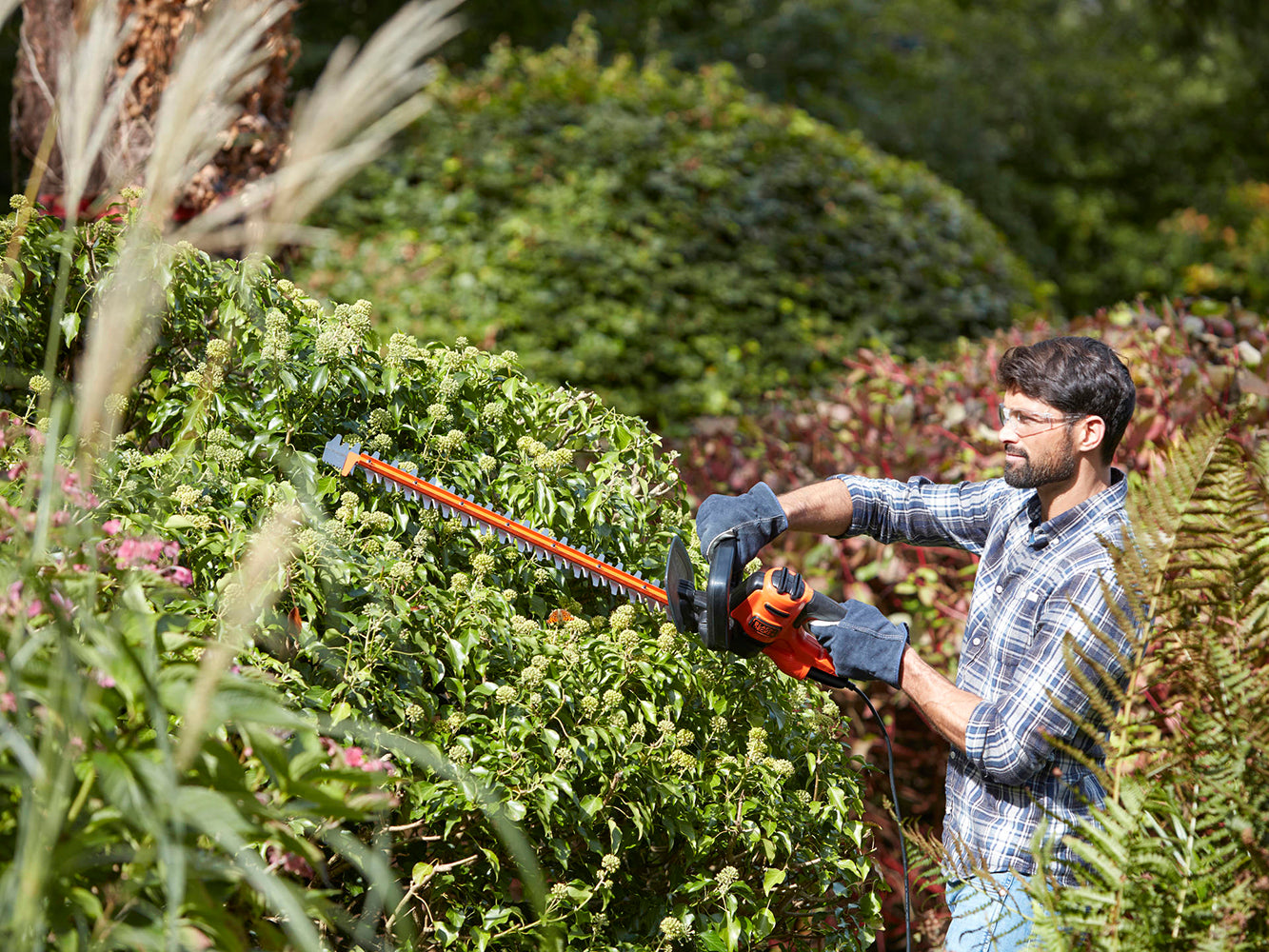 BLACK+DECKER BEHTS451 Elektro Heckenschere 550W 60cm bis 35mm