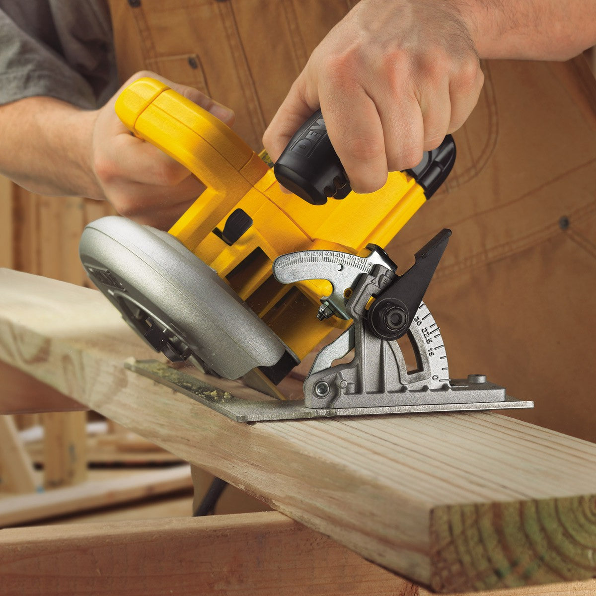 DeWALT DWE575K Elektrische Handkreissäge 1.600 W - Ø 190 mm - Mit Koffer