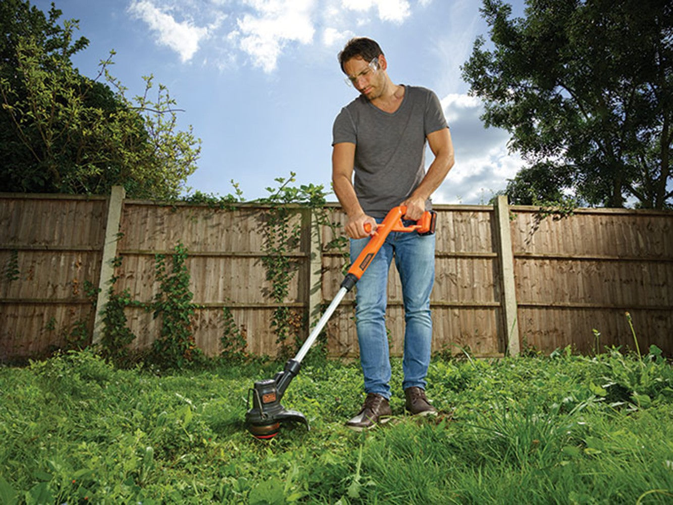 BLACK+DECKER ST1823 Akku Rasentrimmer Kantenschneider 18V 25cm Teleskopstiel