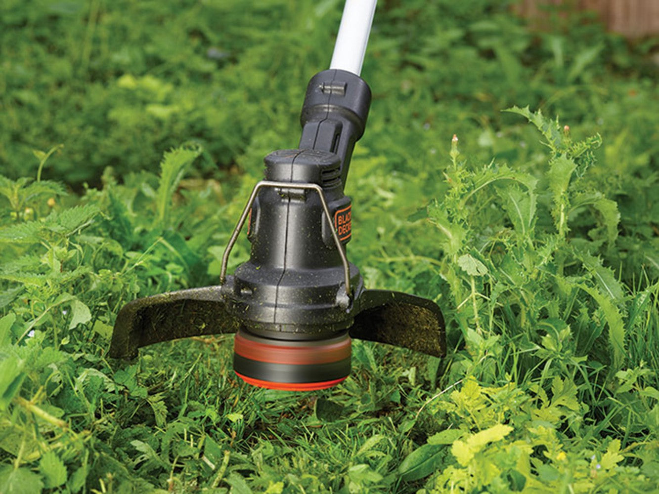 BLACK+DECKER ST1823 Akku Rasentrimmer Kantenschneider 18V 25cm Teleskopstiel