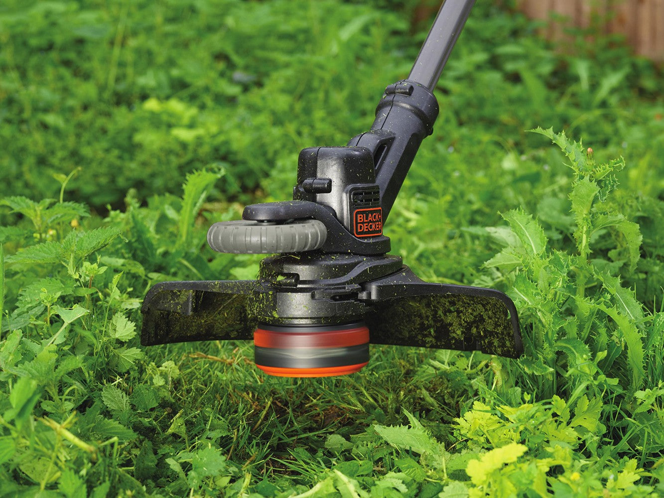 BLACK+DECKER STC1820PC Akku Rasentrimmer 28cm 18V 2Ah AFS automatischer Faden