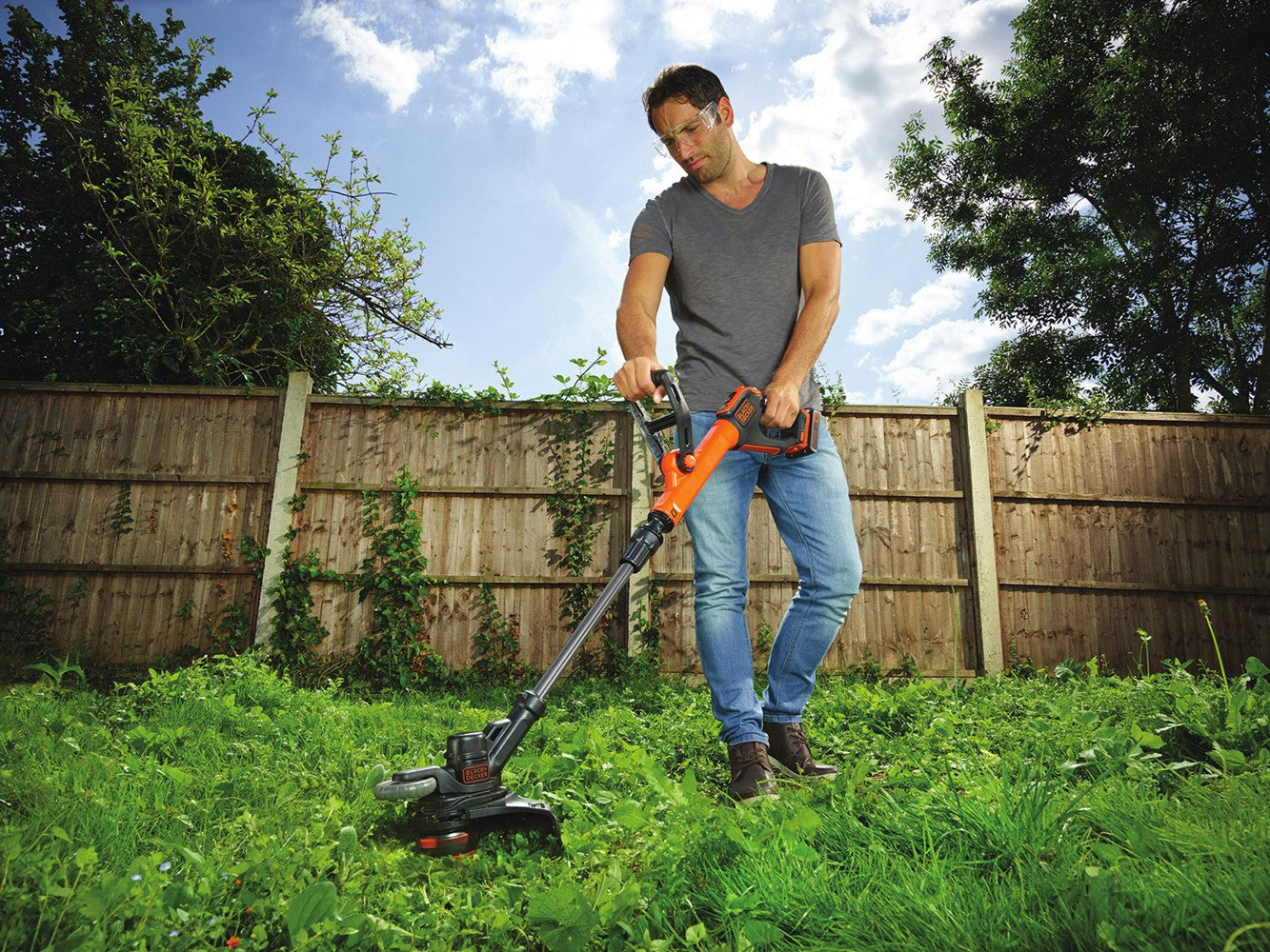 BLACK+DECKER STC1820PC Akku Rasentrimmer 28cm 18V 2Ah AFS automatischer Faden